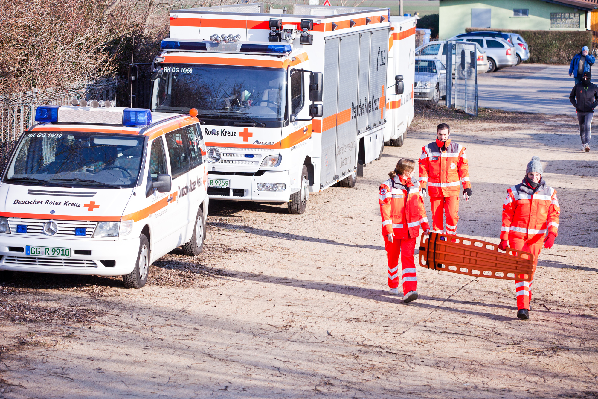 Trotz der guten Ausrüstung der FF Trebur konnte auch das DRK mit dem Spineboard vom Gerätewagen ein Rettungsmaterial zur Verfügung stellen 